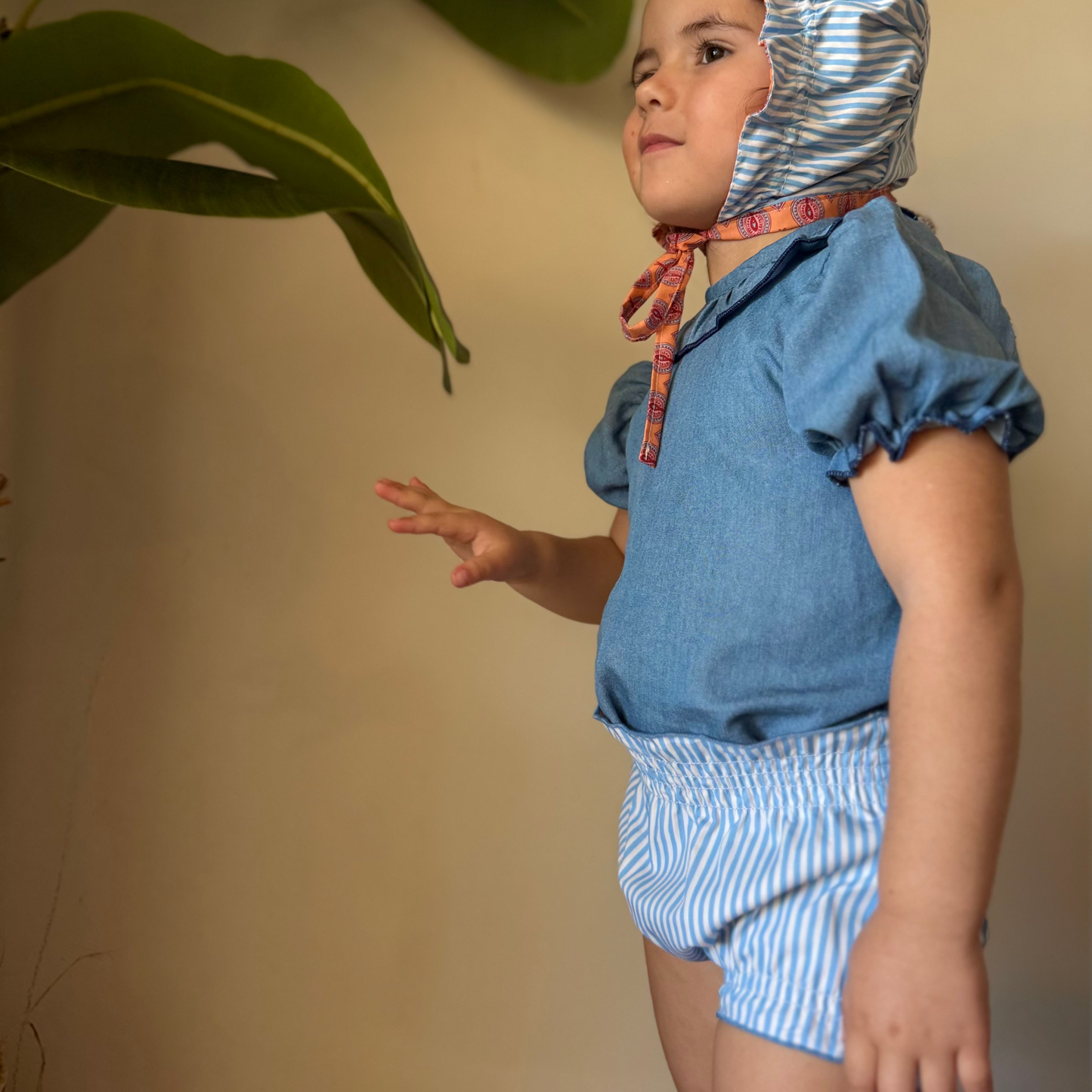 PRE-ORDER Dalia sett med denimbluse, og vendbar kyse og shorts
