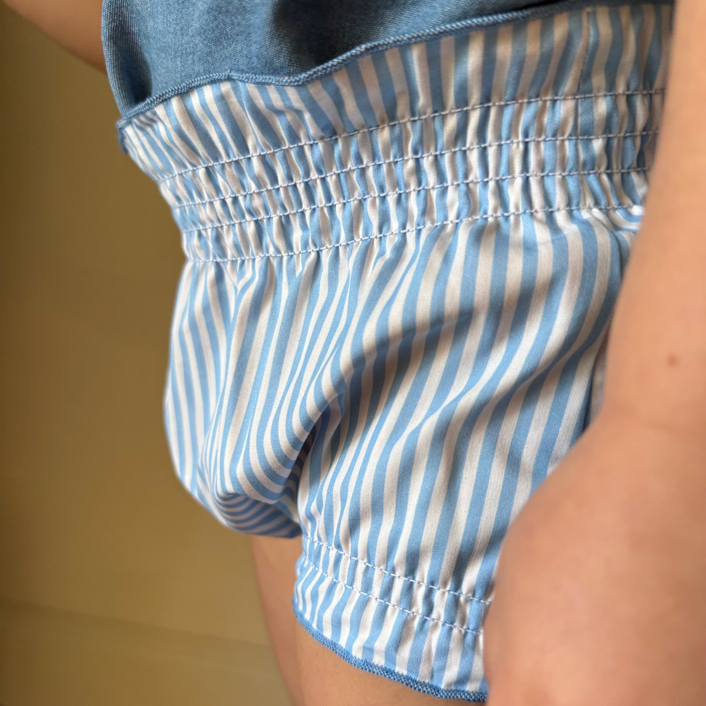PRE-ORDER Dalia sett med denimbluse, og vendbar kyse og shorts